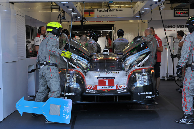 トヨタに次いで3番手となった1号車ポルシェ 919 Hybrid（ニール・ジャニ/アンドレ・ロッテラー/ニック・タンディ組）