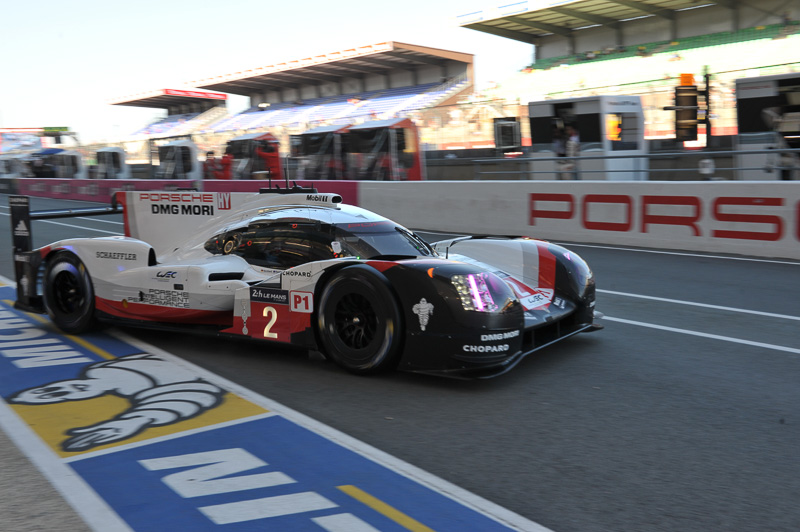 こちらは2号車 ポルシェ 919 Hybrid（ティモ・ベルンハルト/アール・バンバー/ブレンダン・ハートレー組）