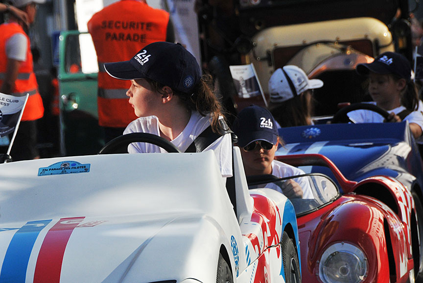 多くの市民がパレードを楽しんだ