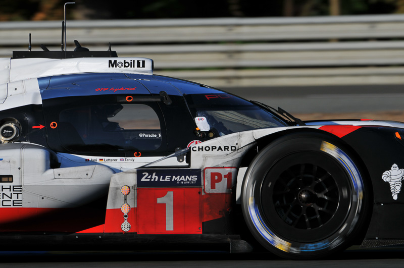 トップを追い続ける1号車 ポルシェ 919 Hybrid