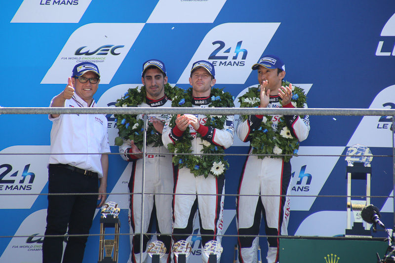 豊田章男社長も表彰台に登場