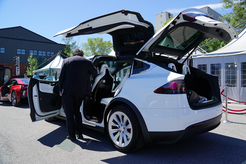 イベントに参加したメーカーによるEV（電気自動車）やハイブリッドカーなどの公道試乗体験コーナーも用意されていた