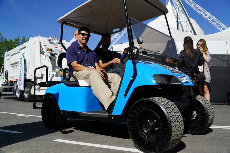 新しいテクノロジーをインストールした自転車やカートなど、会場敷地内で試乗ができるモビリティの数々