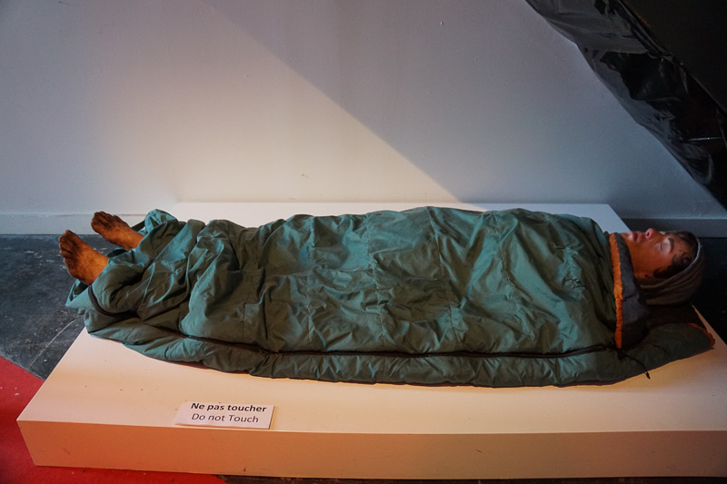 フランス流のユーモア？ アート作品なども会場に展示された