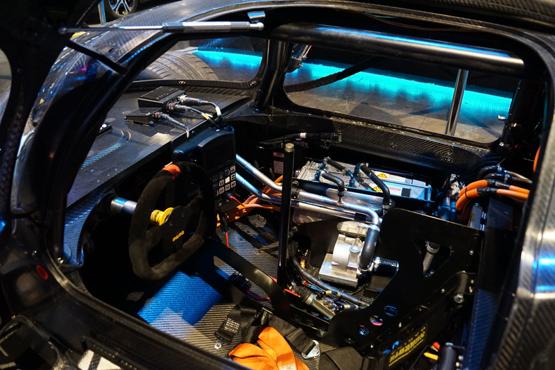 ROBORACEで使用される「Robocar」の開発車両「DevBot」も展示された