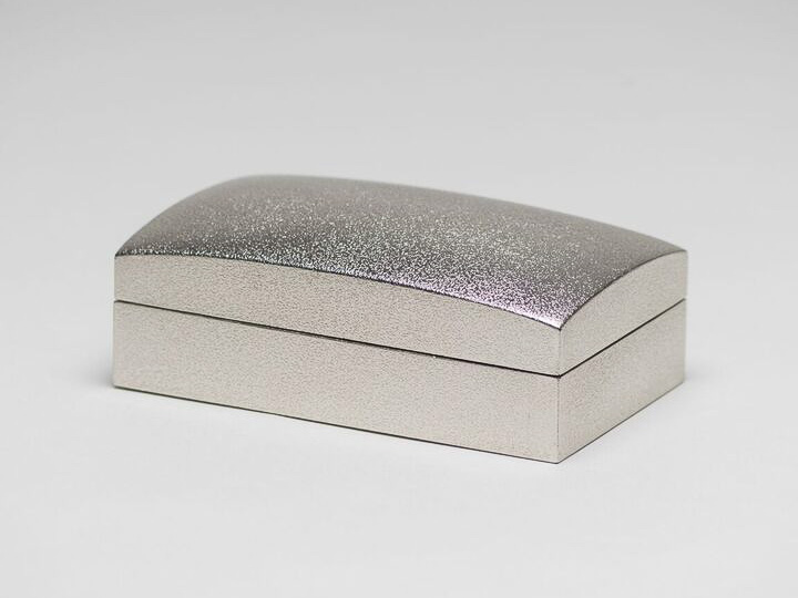 プラチナ箔アクセサリー箱（藤田剛氏）：最低入札価格15万円