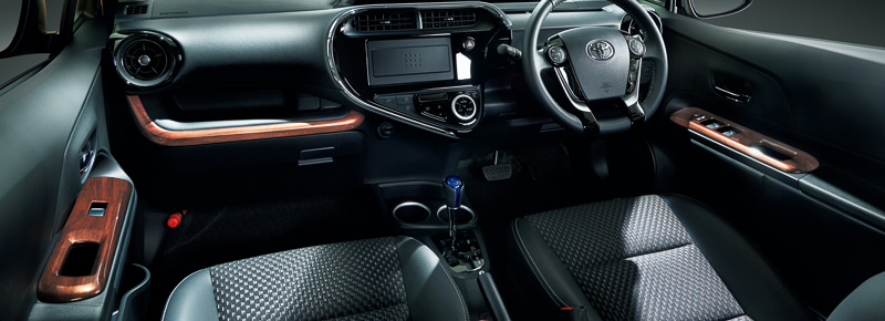 インテリアパネルセット（木目調）：2万1600円