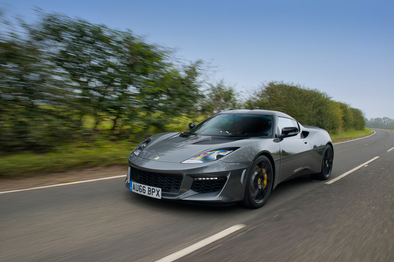 「エヴォーラ スポーツ 410」