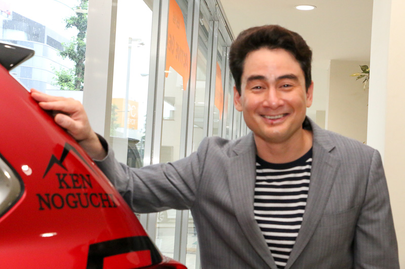 野口氏は「赤がいいなぁと伝えようと思っていたら、三菱さんの方から『赤いアウトランダーPHEVでもいいですか？』とタイミングよく言われた」と話していた