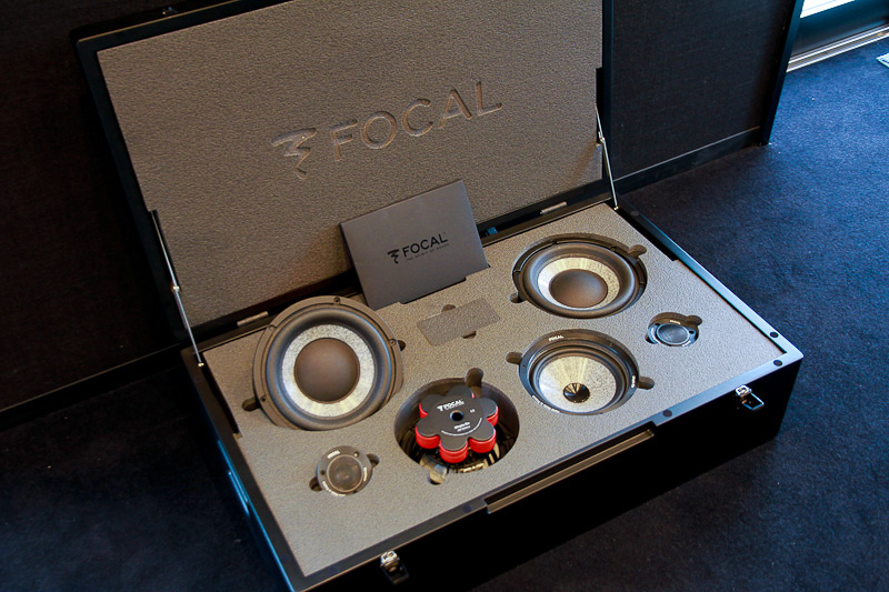 店内に展示されたフォーカル製品の数々