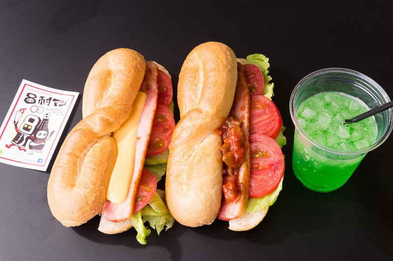 特製8耐マンドッグ：800円（販売場所：GPスクエア Hot Dog Factory）
