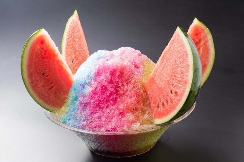 アクアマウンテンかき氷：1800円（販売場所：モートピア プッチタウンキッチン）