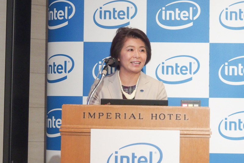 Field Programmable Gate Arrayなどについて説明するインテル株式会社 代表取締役社長 江田麻季子氏
