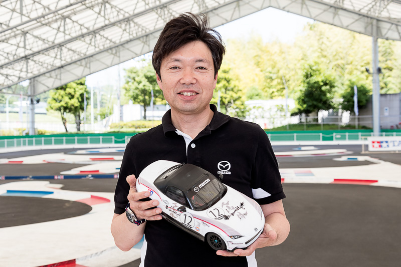 自ら手がけたクルマで参加したお二方。決勝は野間氏5位、中山氏6位。かなりのRC経験者である野間氏と、レースは初めてという中山氏が並ぶのはどうなんだと周囲からつっこみも入っていた