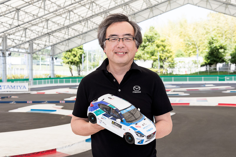 自ら手がけたクルマで参加したお二方。決勝は野間氏5位、中山氏6位。かなりのRC経験者である野間氏と、レースは初めてという中山氏が並ぶのはどうなんだと周囲からつっこみも入っていた