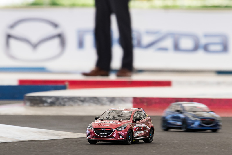 「タミヤグランプリ全日本選手権 MAZDA Championship」を走行するCar Watchのデミオ