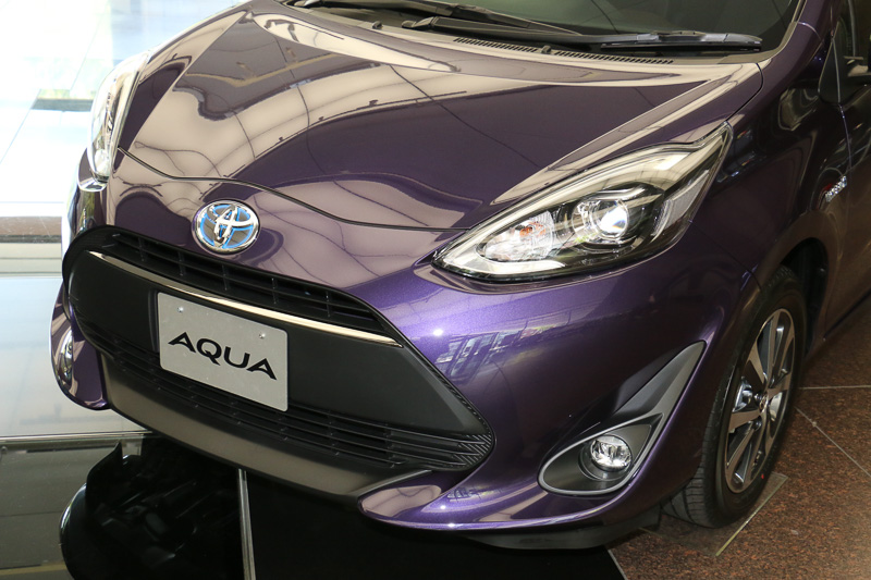 ベースとなるデザインではフロントバンパー中央をブラックアウト。上下のグリルを連続した表現としてワイドな開口部によるスポーティさを演出