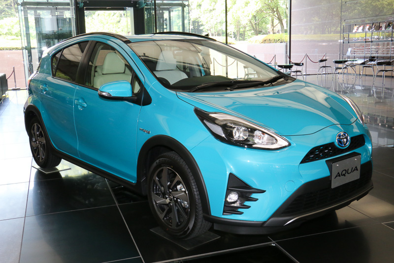 「クリアエメラルドパールクリスタルシャイン」色のCrossover