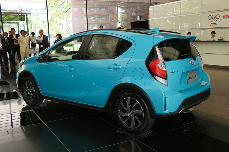 「クリアエメラルドパールクリスタルシャイン」色のCrossover