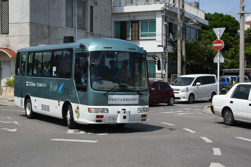 約40分後、鶴保大臣の乗せたバスは帰ってきた