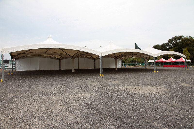 休憩用テントを設置するにも費用がかかる