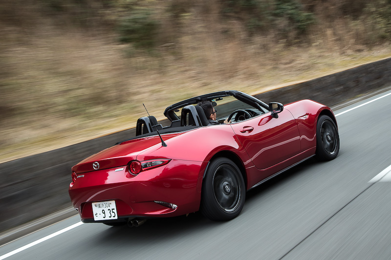 今回の試乗会ではソフトトップのロードスターにも試乗できた。橋本氏による現行ND型のインプレッションは<a href="http://car.watch.impress.co.jp/docs/news/impression/693706.html">関連記事</A>を参照いただきたい