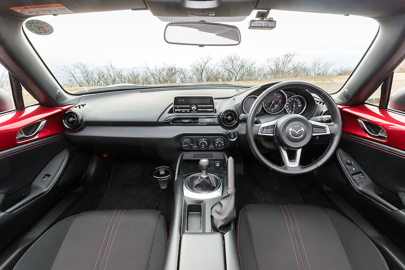 今回の試乗会ではソフトトップのロードスターにも試乗できた。橋本氏による現行ND型のインプレッションは<a href="http://car.watch.impress.co.jp/docs/news/impression/693706.html">関連記事</A>を参照いただきたい