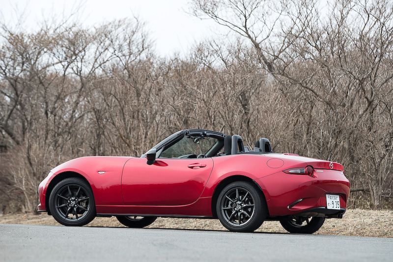 今回の試乗会ではソフトトップのロードスターにも試乗できた。橋本氏による現行ND型のインプレッションは<a href="http://car.watch.impress.co.jp/docs/news/impression/693706.html">関連記事</A>を参照いただきたい