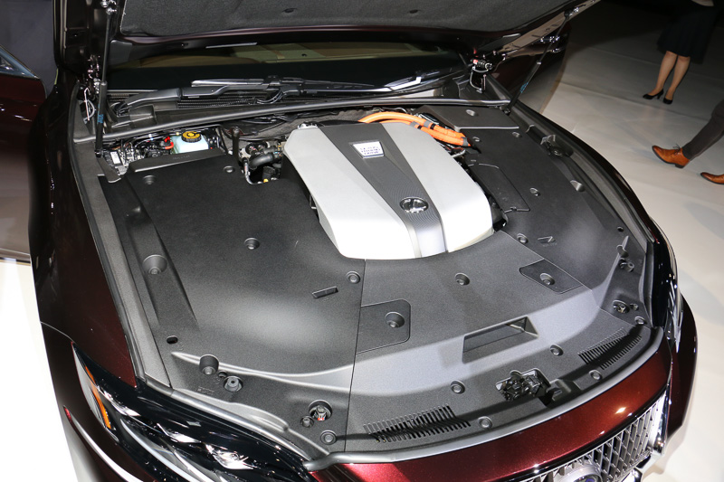 LS500hのマルチステージハイブリッドシステムは220kW/350Nmを発生