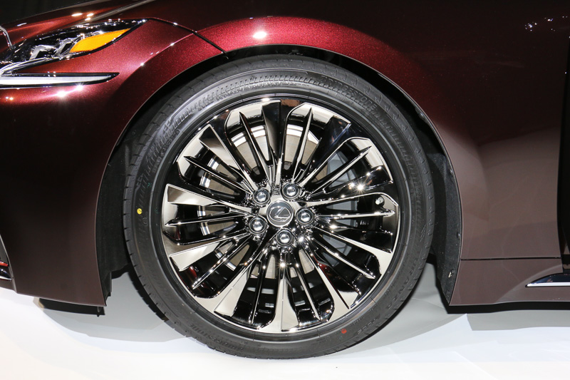 LS500hのタイヤ＆ホイール