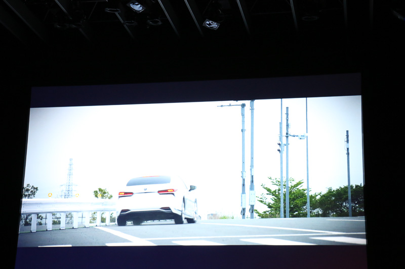 アクティブ操舵回避支援では、歩行者だけでなく、ガードレールのように連続した構造物に対しても操舵による回避支援が行なえる