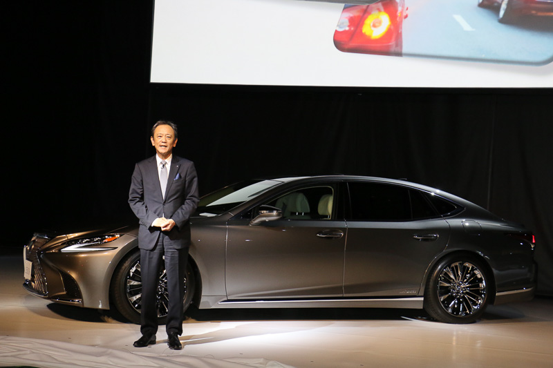 トヨタにおける安全技術開発では、「先進技術」と「普及技術」の2つを両輪として開発を進めている