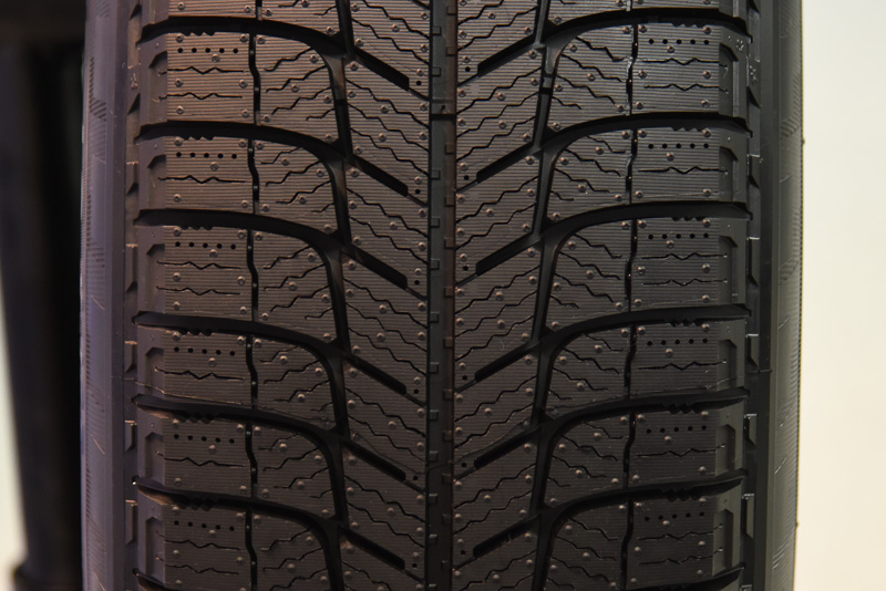 AGILIS X-ICEのトレッドパターン。X-ICEテクノロジーが使われているのが分かる