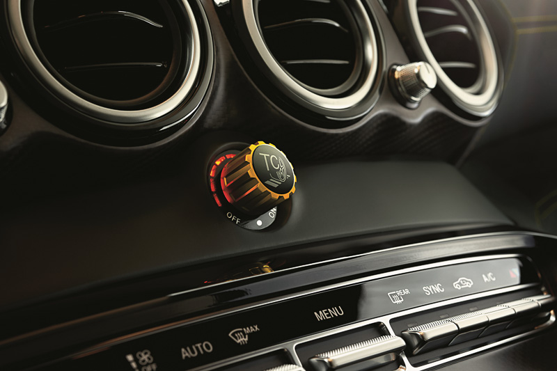センターコンソールに配置される「AMGトラクションコントロール」のスイッチ