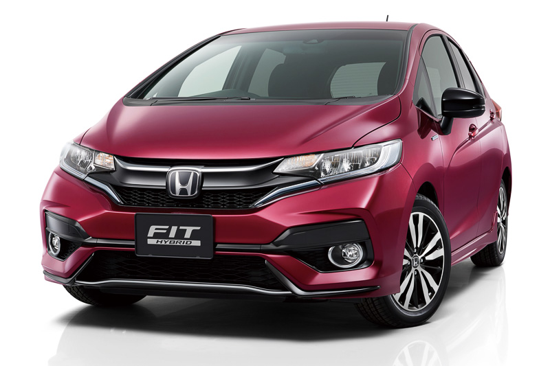 フィット ハイブリッド・S Honda SENSING（2WD）。ボディサイズは4045×1695×1525mm（全長×全幅×全高）、ホイールベースは2530mm。4WD車の全高は全車1550mmとなる