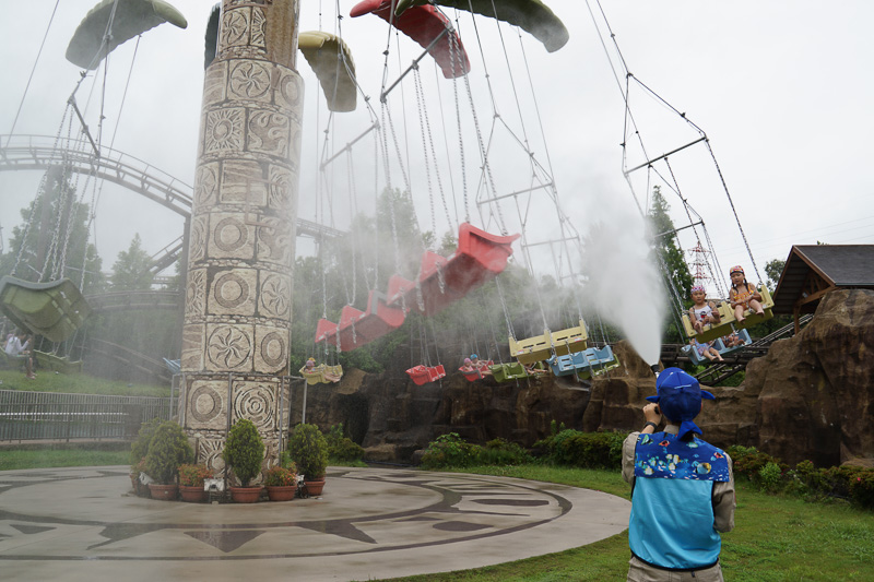 暑さを吹き飛ばす放水イベント「水着で飛び出せ！どっぱ～ん！びしょぬれタイム！」が、ゆうえんち「モートピア」アドベンチャーヴィレッジ内パラセイラーで7月1日～9月3日の期間中12時～13時、16時～17時に実施される
