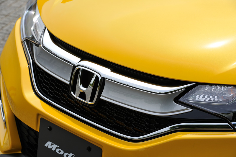 フロントグリルカバーは1万2960円