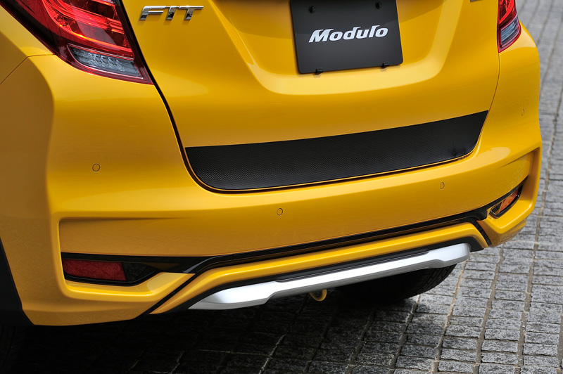 リアバンパー下部に付くロアガーニッシュリアは2万1600円