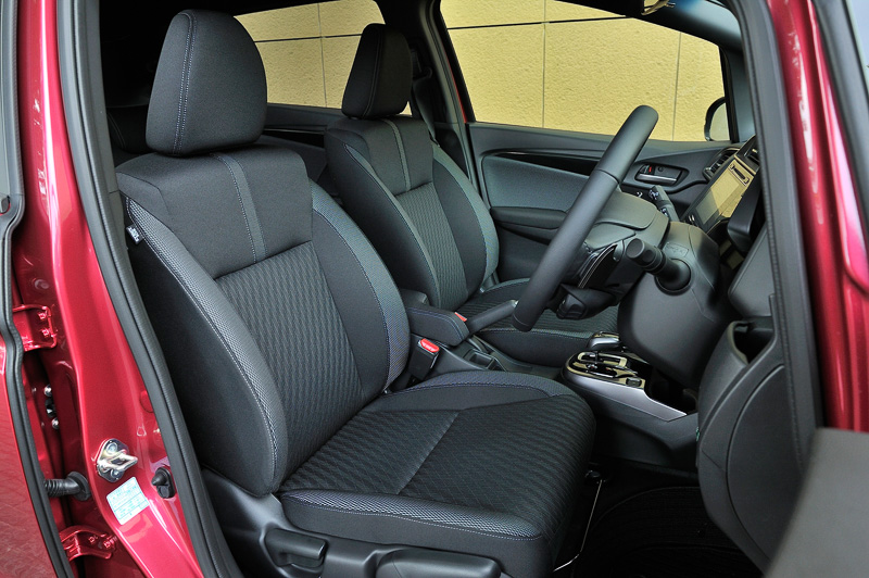 インテリアは黒が基調となる。HYBRID・S Honda SENSINGは上質感や心地よさにこだわったブラックコンビシート＆専用インテリアを採用