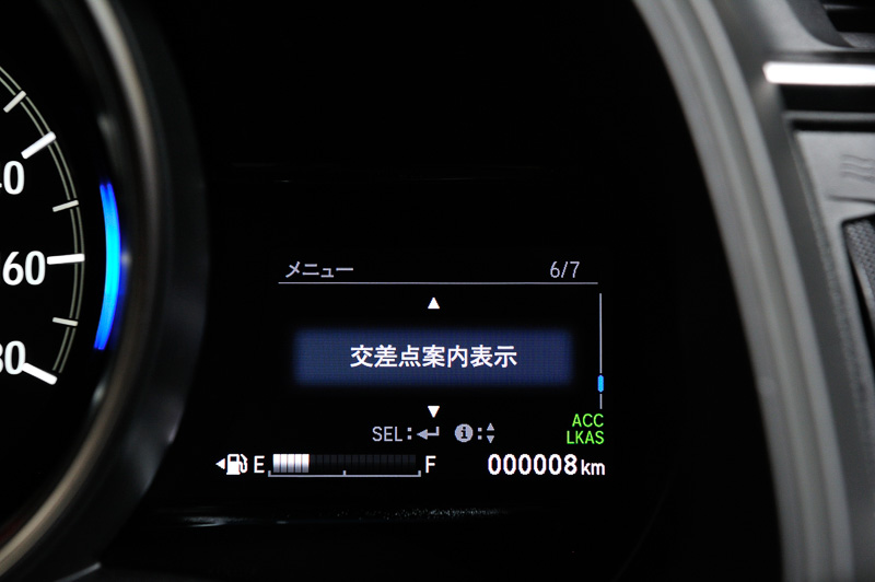 マルチインフォメーションディスプレイの表示例。グループ、メニュー、セットアップと階層に分かれており、ステアリング右側にあるスイッチの操作で表示を切り替えていく