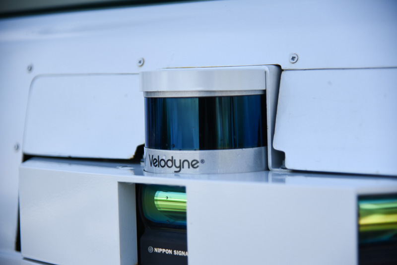 上部と中部がLiDAR。上のほうがより遠距離を検知する