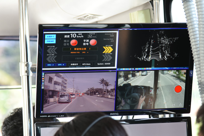 こちらも車内モニター。左上が予測信号モニター、右上がLiDARの認識、左下がディープラーニングをNVIDIAのDRIVE PX 2で行なっている画面、右下がモニターカメラ画面