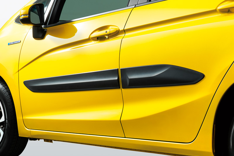 「ボディサイドモール」