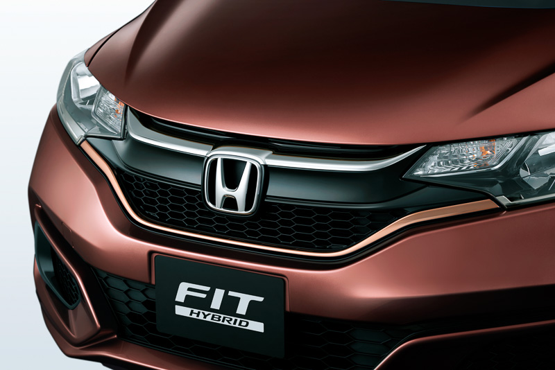 「フロントグリルモールディング」