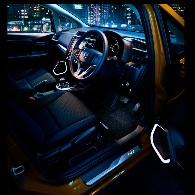 純正アクセサリー装着車のインテリアイメージ