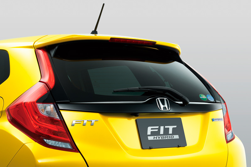 「リアライセンスガーニッシュ」（6480円）