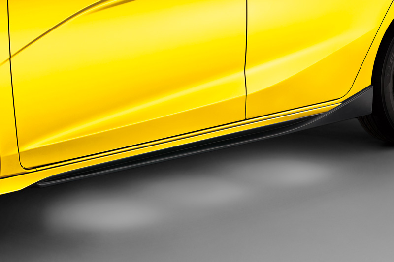 「サイドLEDイルミネーション」（2万1600円）