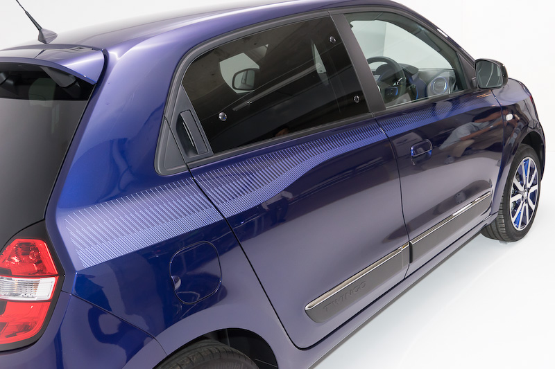 専用サイドストライプをリアから見る。リア側が太くなるデザイン