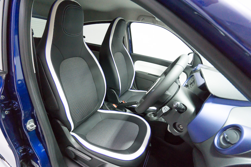 レザー調×ファブリックコンビシート