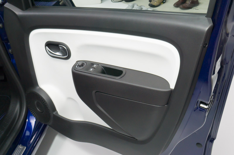 フロントドア内側